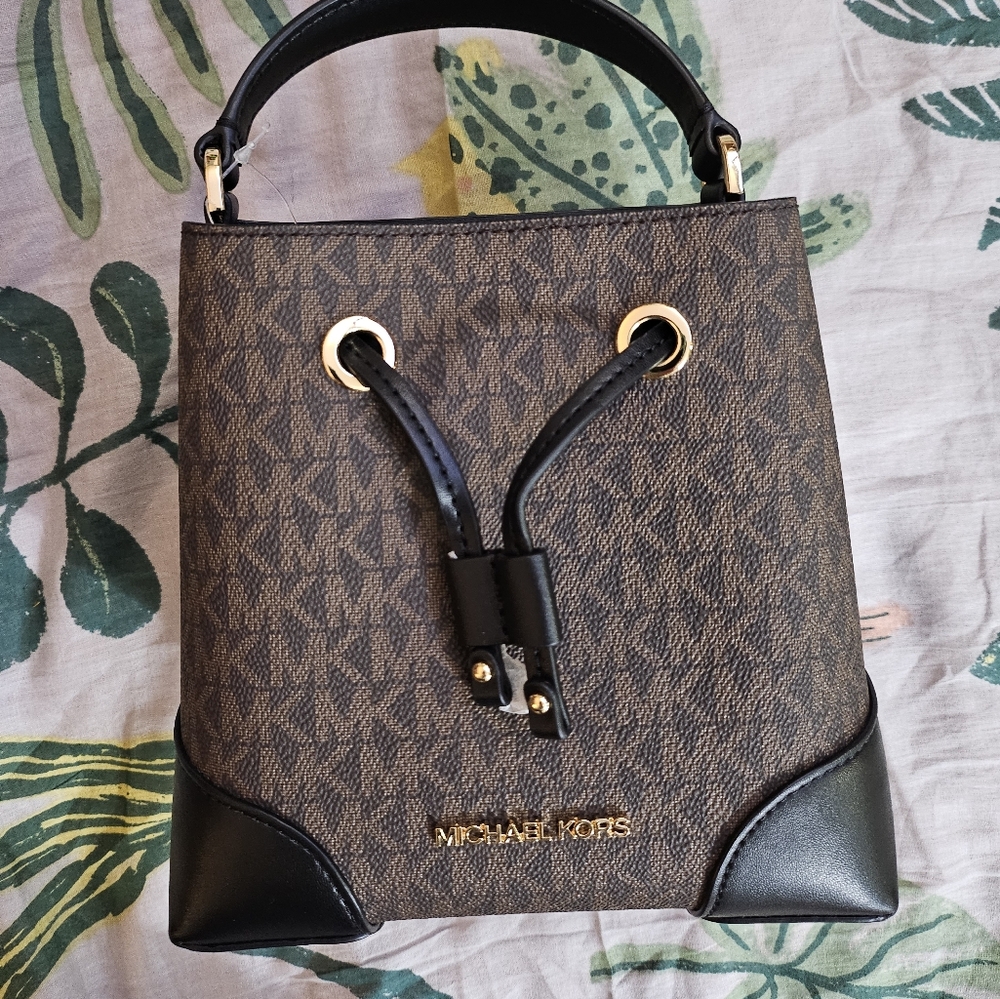 NWT Michael Kors Mercer Mini Drawstring Bucket Crossbody ($398 MSRP)